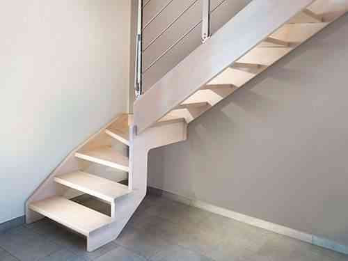 ESCALIER EN BOIS